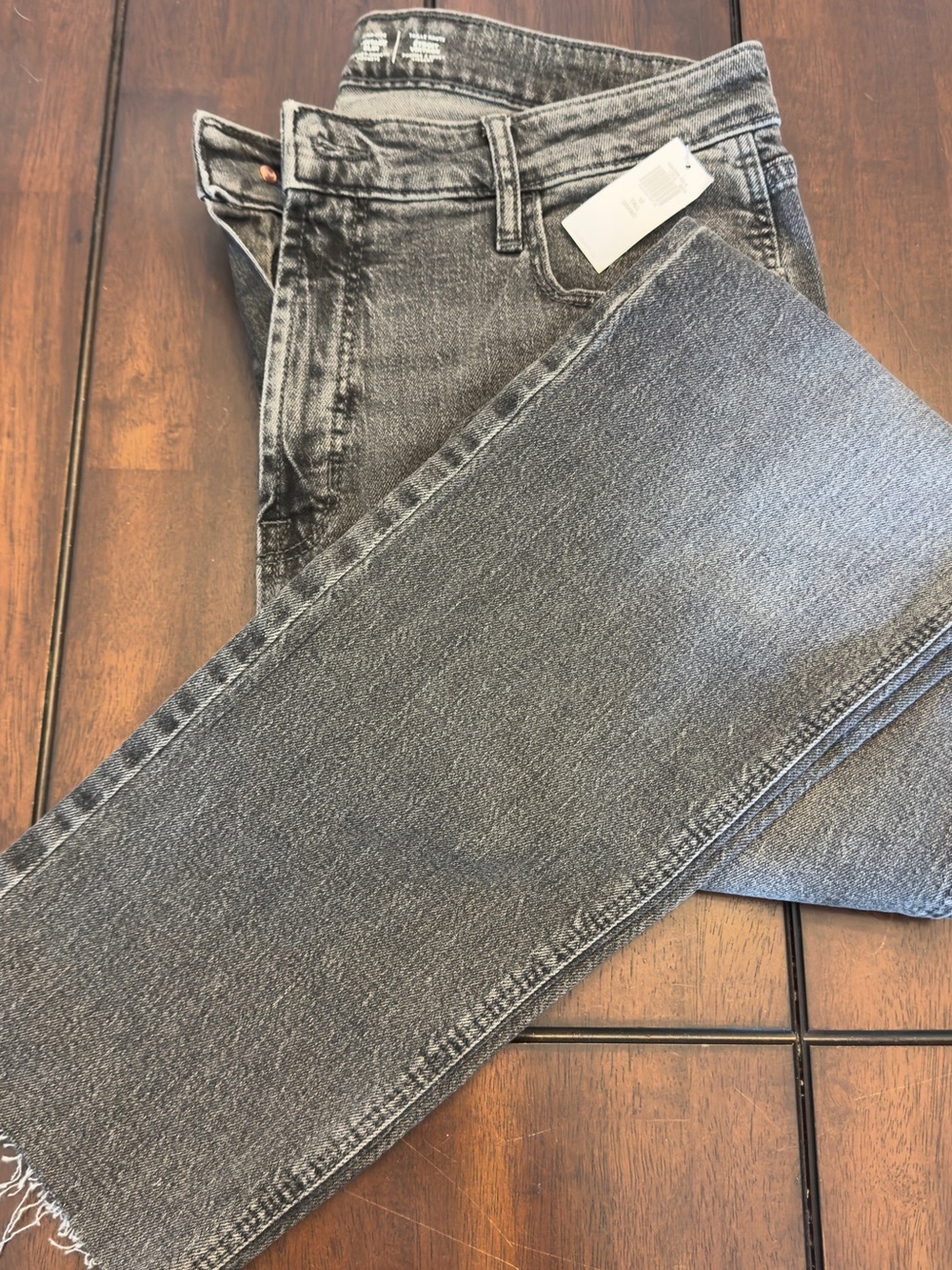Old Navy Women's Straight-Leg Jeans in Washed Gray